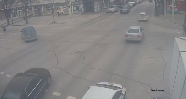 Уеб камера от Русе - център, кръстовище бул. Генерал Скобелев и улица Борисова